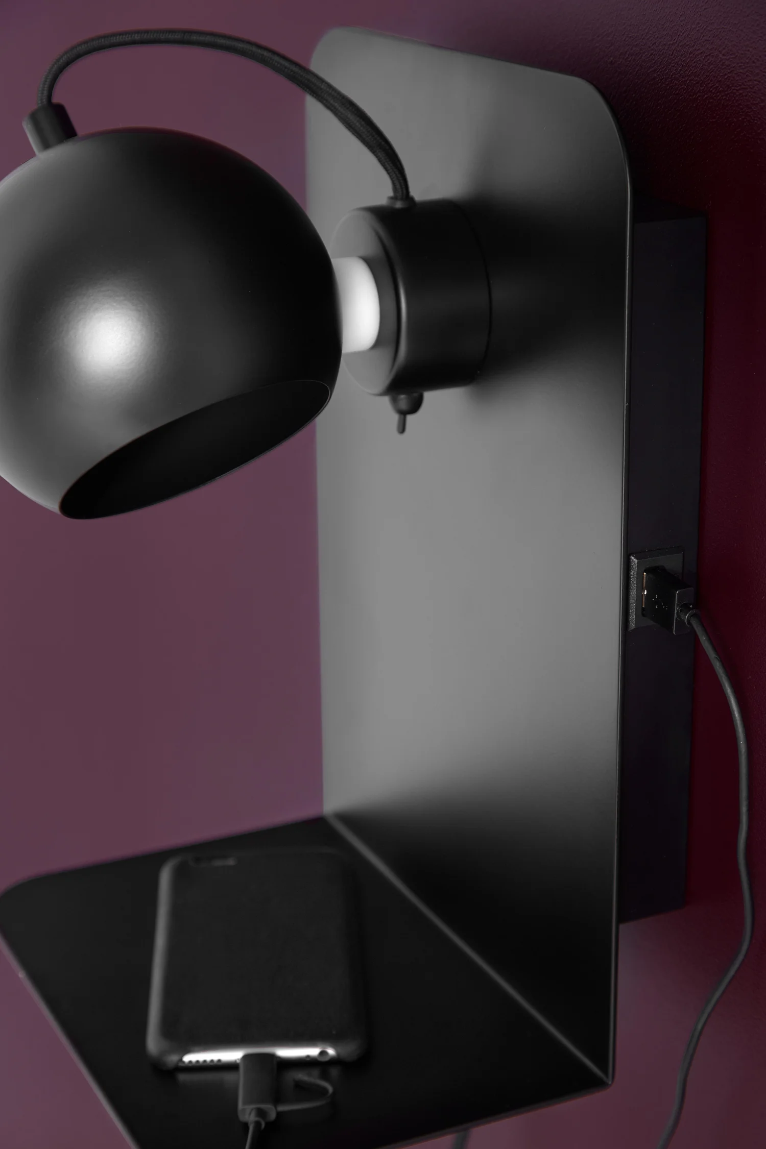 Frandsen Ball Wandleuchte mit USB – Art. 104530