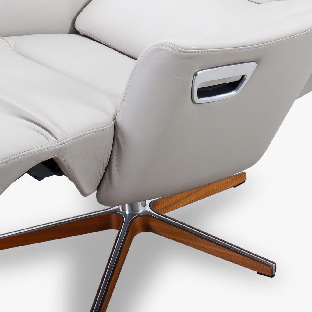 Fernsehsessel Beyoung mit Fussteil in Leder Nappa cement – Ansicht 5