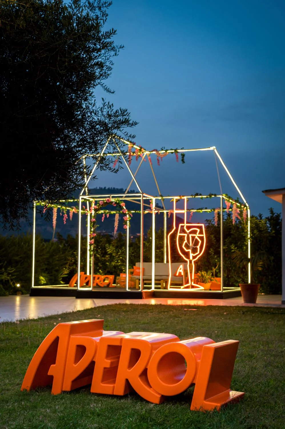 SLIDE APEROL BENCH – Milieubild 3