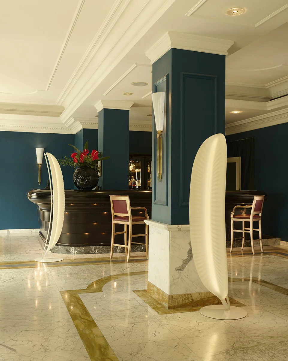 Slide Banana Leaf Standing – Bodenlampe