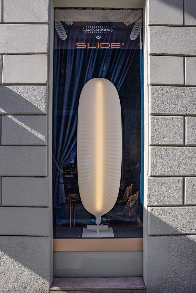 Slide Banana Leaf Standing – Bodenlampe
